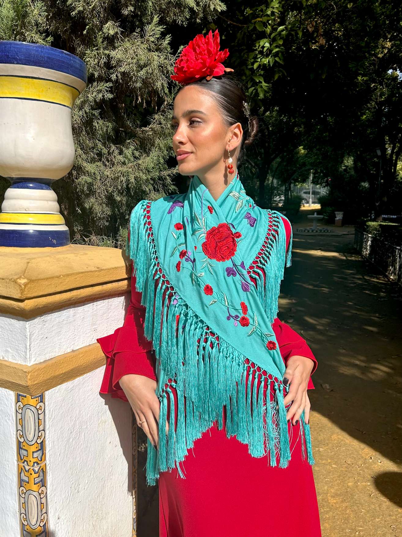 mantoncillo de flamenca bordado artesanal aguamarina 