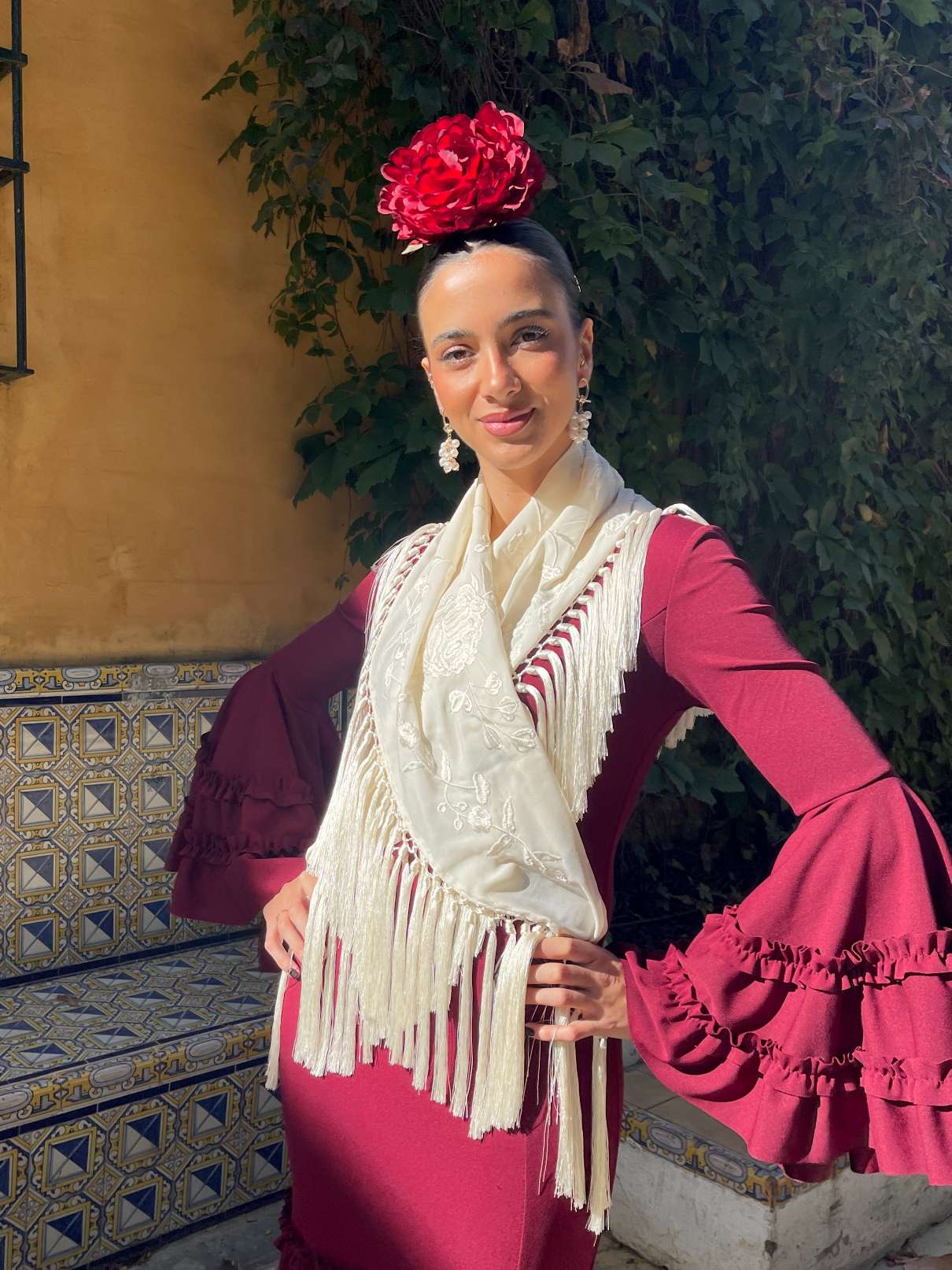 mantoncillo de flamenca bordado artesanal beige monocolor