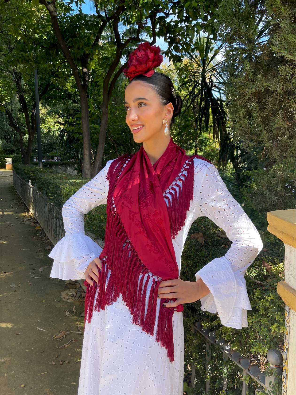 mantoncillo de flamenca burdeos monocolor bordado artesanal