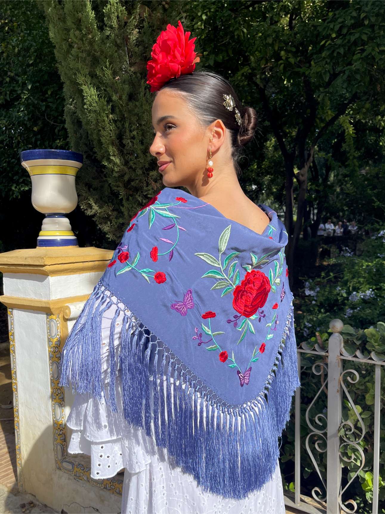 mantoncillos de flamenca azul ducado flores rojas