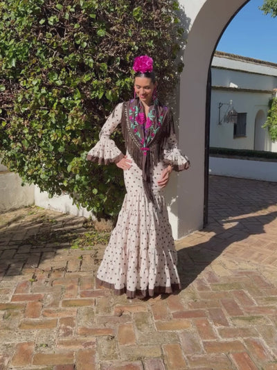 traje canastero beige con lunar marron