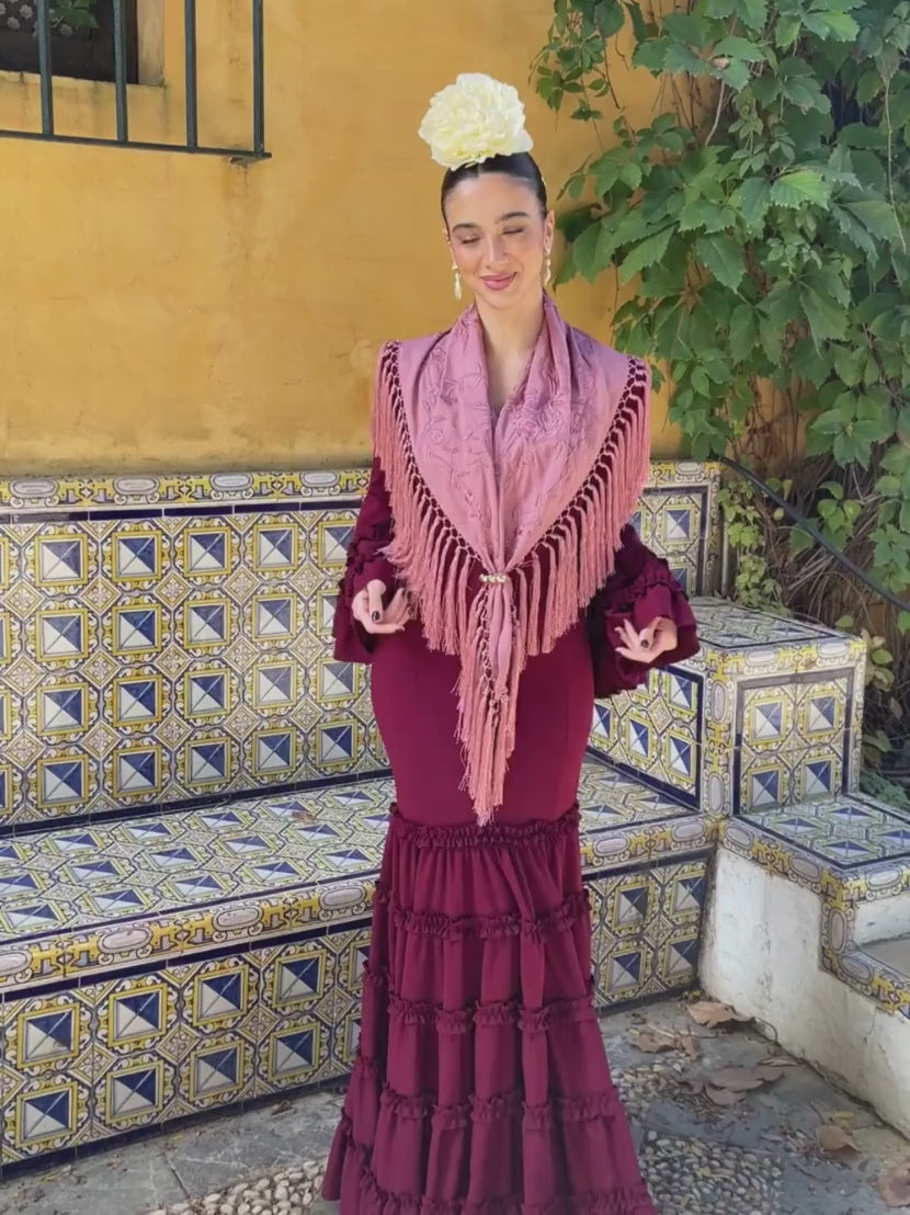 traje de flamenca plisado burdeos