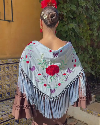mantoncillo de flamenca flecado de seda celeste flores rojas