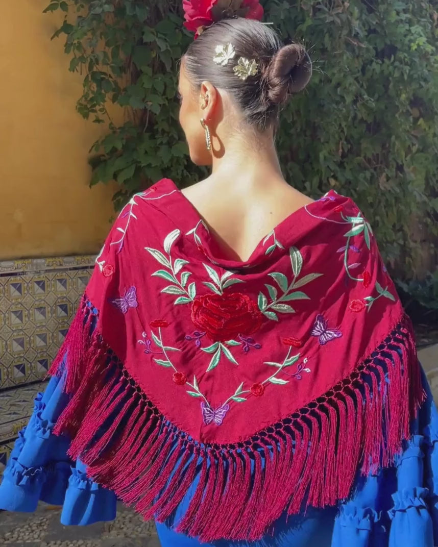 mantoncillo de flamenca flecado de seda burdeos flores rojas
