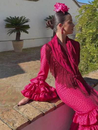 traje de flamenca rosa fresa con lunares rojos