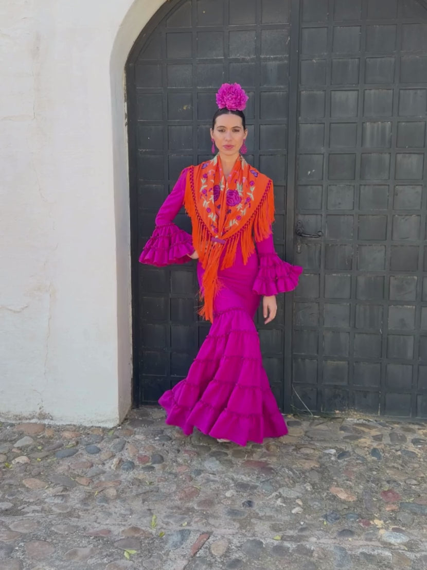 Traje canastero con repulgo en color buganvilla