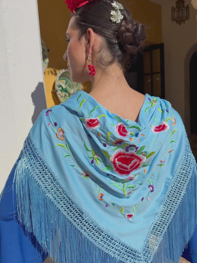 Mantón Bordado Celeste bordado  de Colores