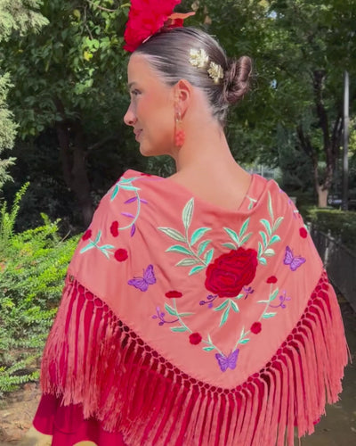 mantoncillo de flamenca flecado de seda salmon flores rojas
