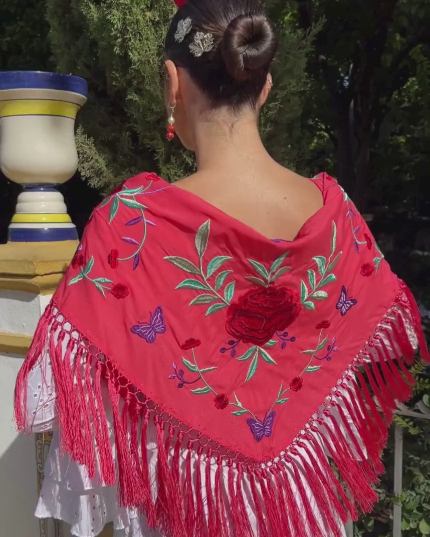 mantoncillo de flamenca flecado de seda coral flores rojas 