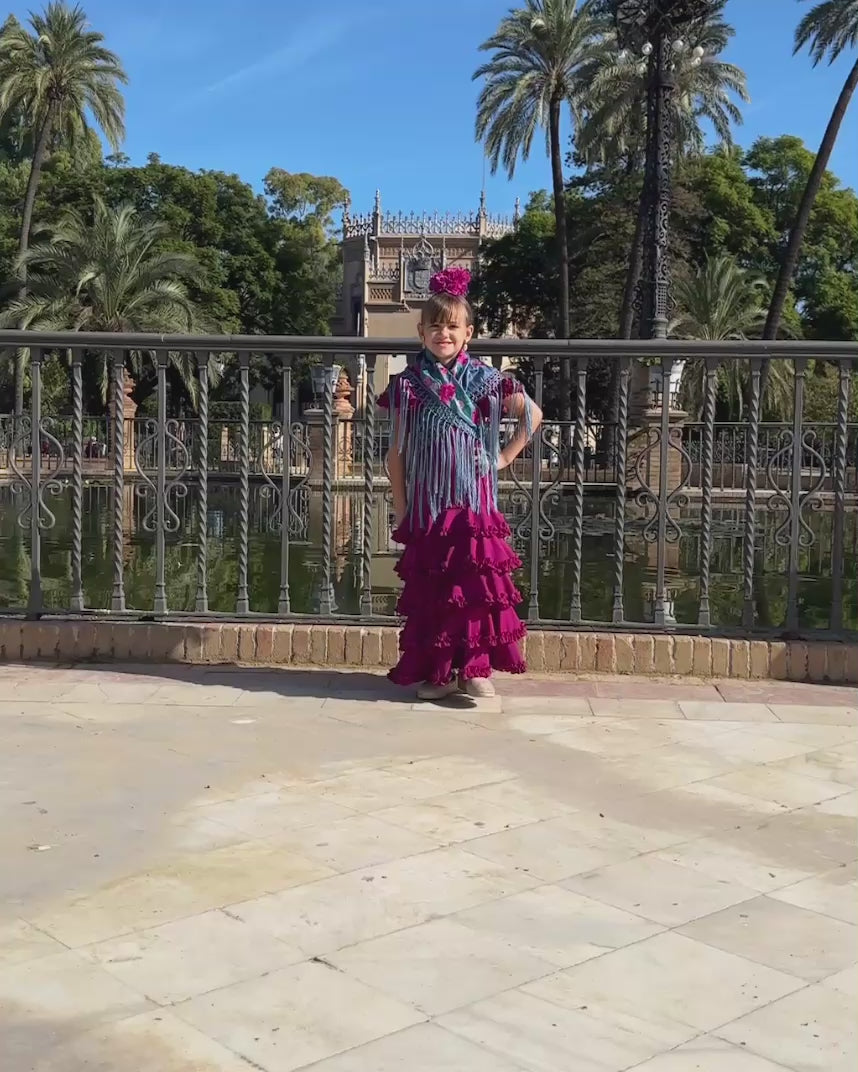 Traje tradicional de flamenca para niña de volantes buganvilla