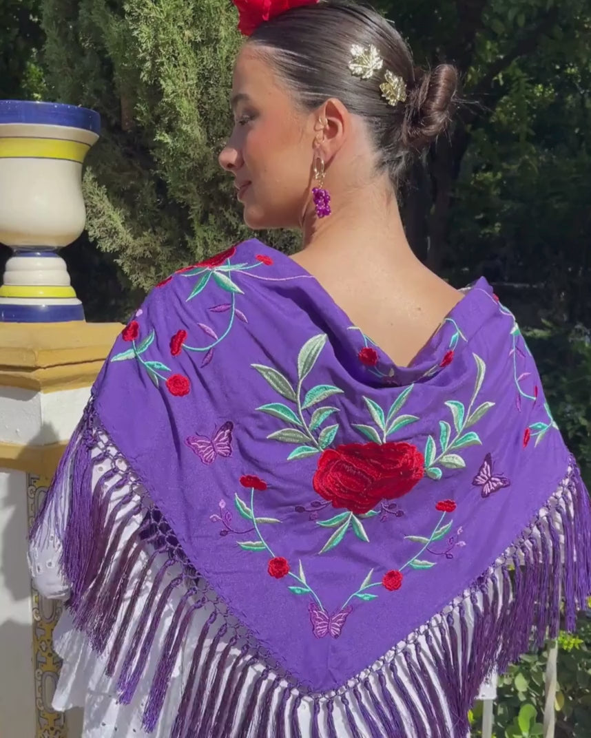 mantoncillo de flamenca flecado de seda morado flores rojas 