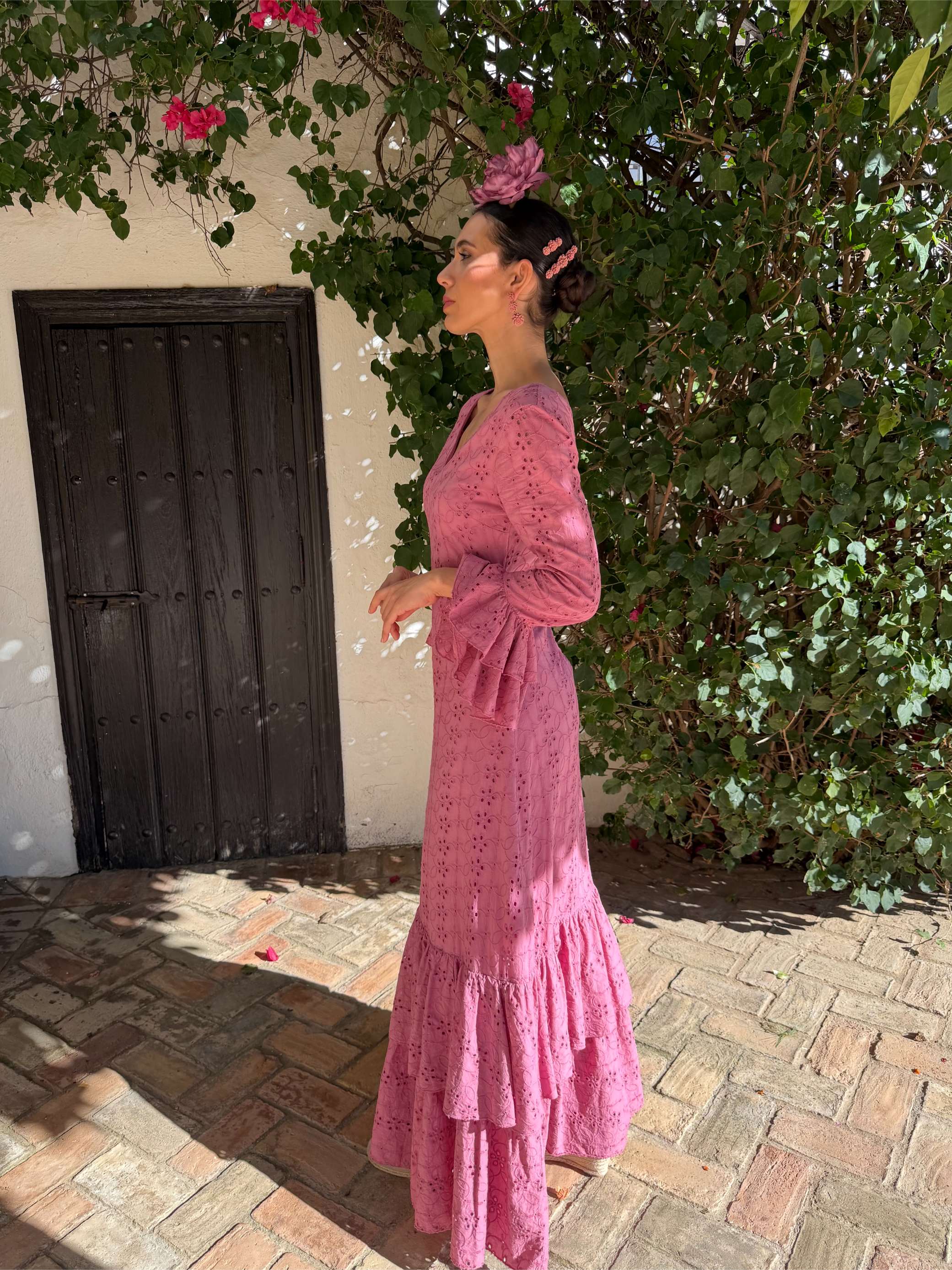 traje de flamenca de neja perforado maquillaje