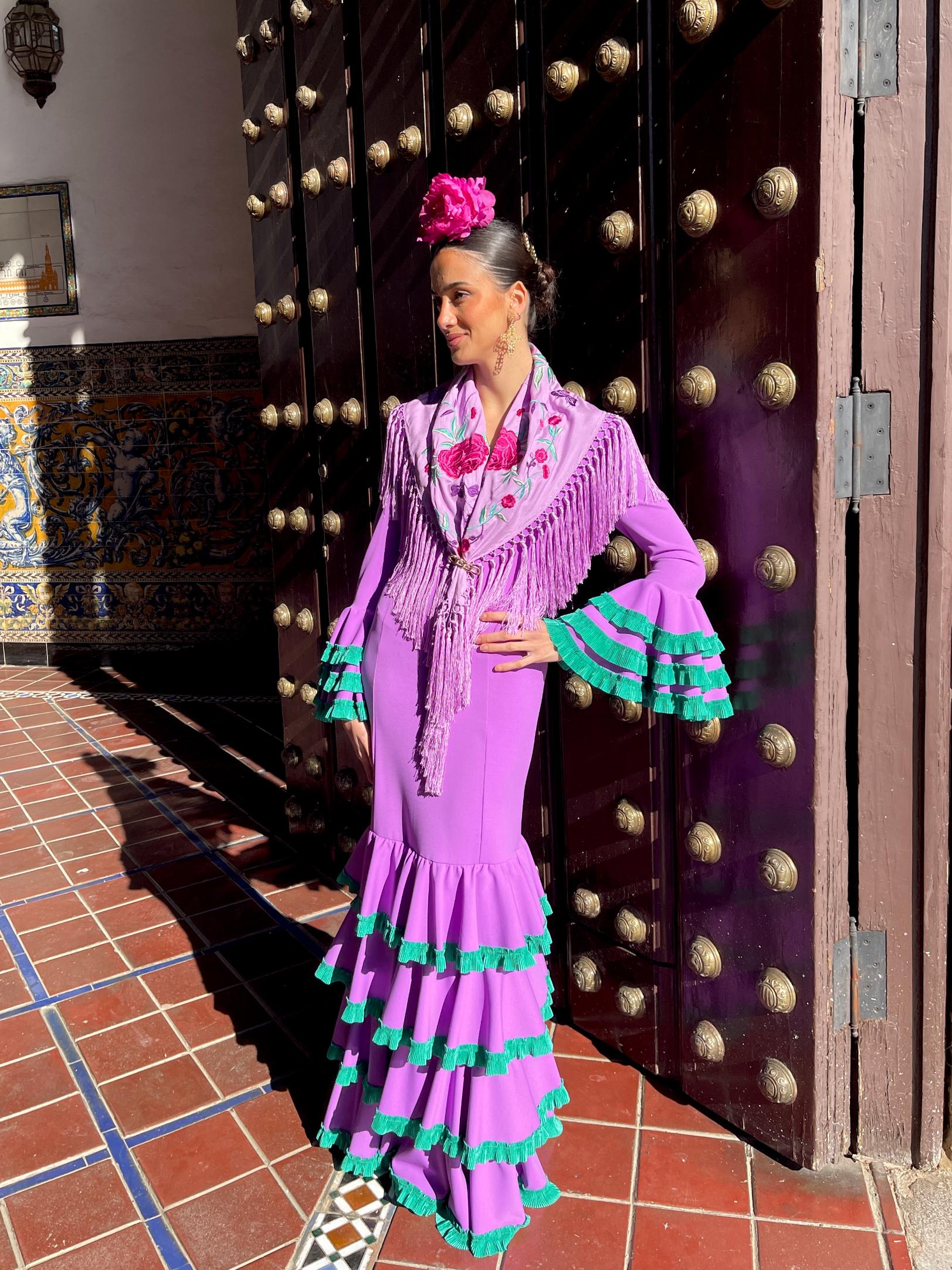 Traje de flamenca cuatro volantes adorno ribete SPECIAL PRICE