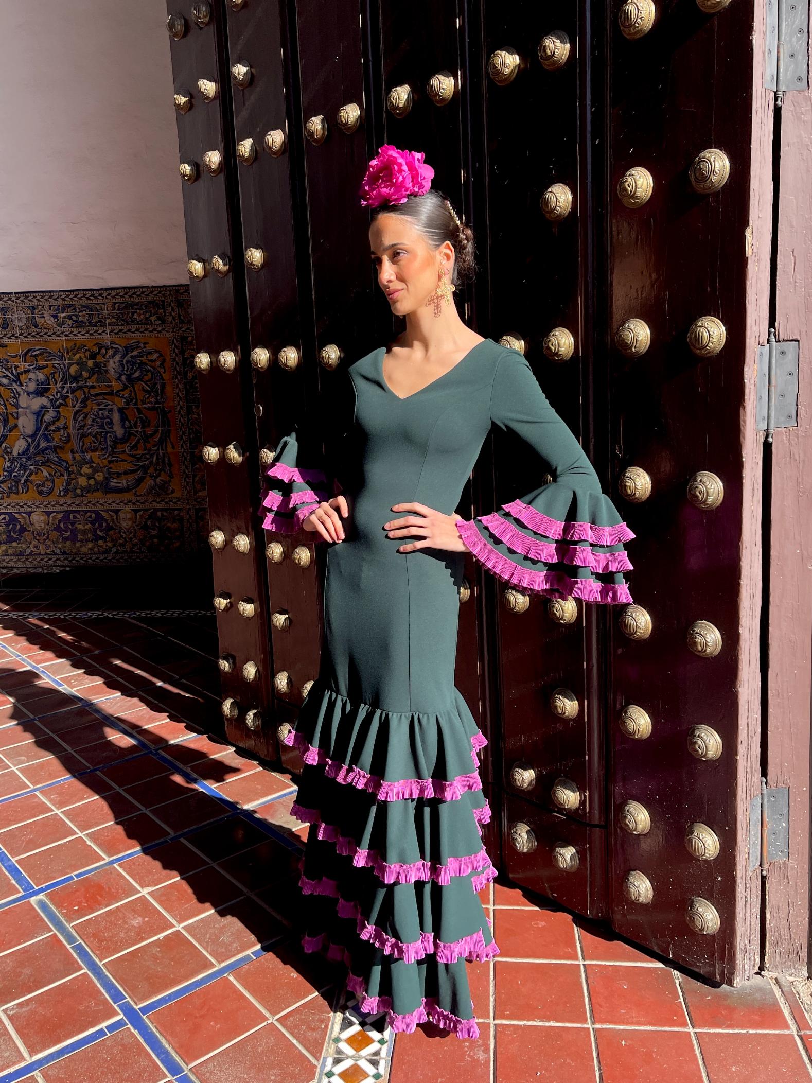 Traje de flamenca cuatro volantes adorno ribete SPECIAL PRICE