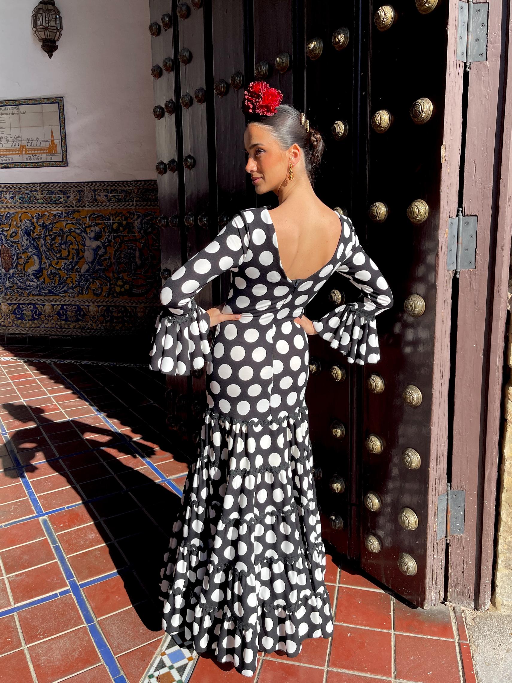 Traje de flamenca canastero de lunares con adorno piquillo SPECIAL PRICE